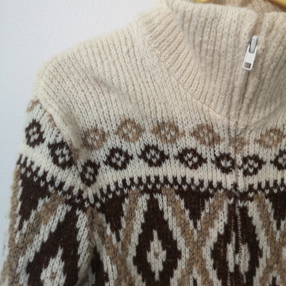 Vintage Tundra Sweater - Picture 2 of 4